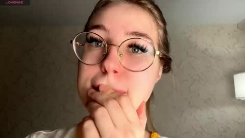 Kind sensual Emma fav pattern 2266 online show from 25, 3, 2026