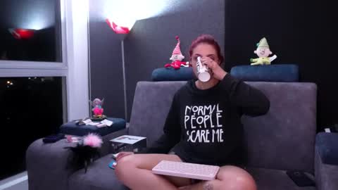 Agata Collinss online show from 5, 12, 2025