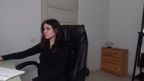 Agelina Lilly Laura online show from 18, 1, 2025