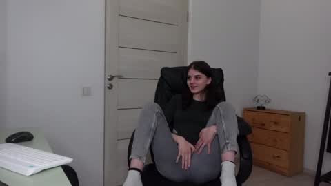 Agelina Lilly Laura online show from 19, 1, 2025