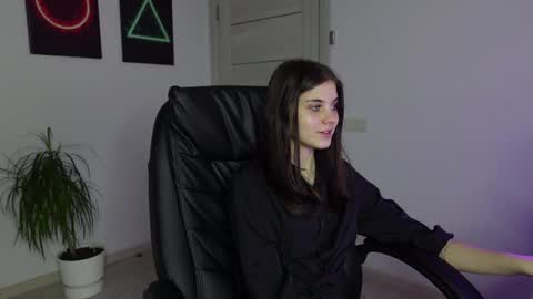 Agelina Lilly Laura online show from 22, 1, 2025