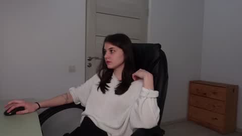 Agelina Lilly Laura online show from 25, 1, 2025