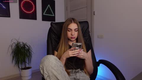 Agelina Lilly Laura online show from 16, 2, 2025