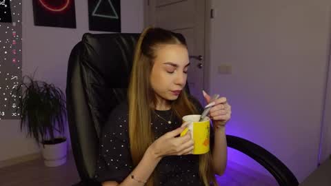 Agelina Lilly Laura online show from 23, 2, 2025