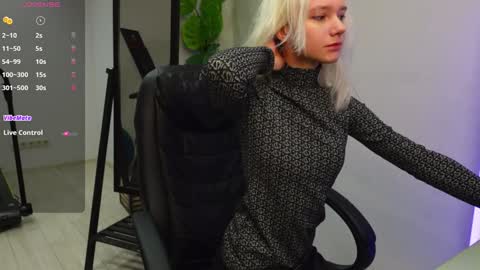 Snapshot of agelina_summer chatting on 17, 1, 2026 Agelina Lilly Laura online show from 17, 1, 2026