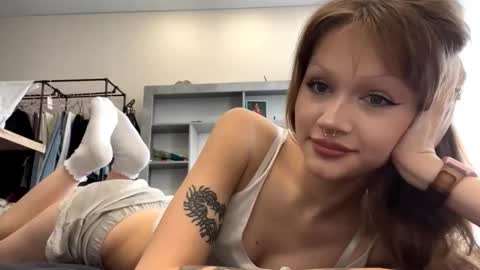 Snapshot of agnessawdo chatting on 4, 10, 2025 Lola online show from 4, 10, 2025