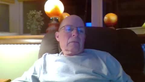 aguynrkfrd online show from 29, 4, 2026