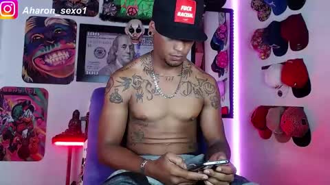 Snapshot of aharon_sexo1 chatting on 3, 1, 2025 Aharon Zamora online show from 3, 1, 2025