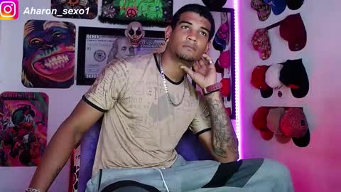 Snapshot of aharon_sexo1 chatting on 5, 1, 2025 Aharon Zamora online show from 5, 1, 2025