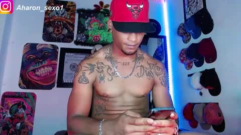 Snapshot of aharon_sexo1 chatting on 12, 1, 2025 Aharon Zamora online show from 12, 1, 2025