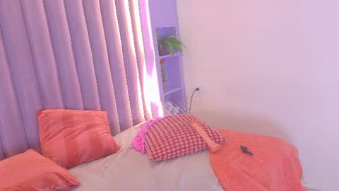 Snapshot of ahslyevans__ chatting on 11, 6, 2026 AHSLY online show from 11, 6, 2026