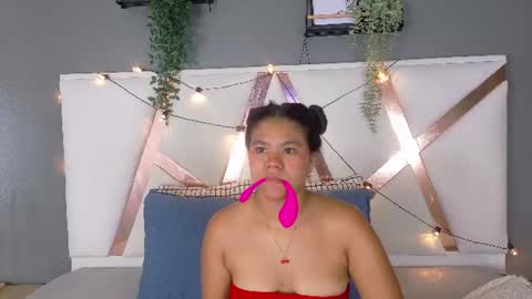 Snapshot of ahslyevans__ chatting on 16, 6, 2026 AHSLY online show from 16, 6, 2026