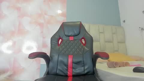 karoline  online show from 26, 2, 2025