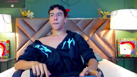 Snapshot of aiden_royce chatting on 18, 12, 2025 aiden_royce online show from 18, 12, 2025