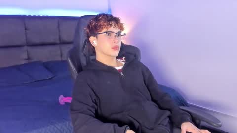 Aiden  online show from 15, 10, 2025