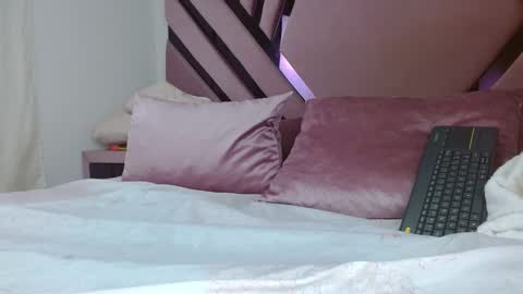 aiilynsmiith online show from 23, 10, 2025