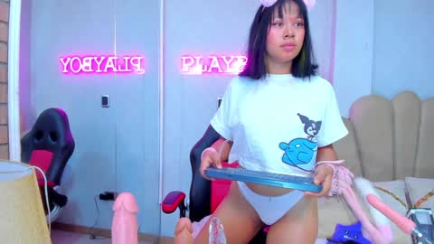 Snapshot of aikolee_ chatting on 22, 1, 2025 AikoLee online show from 22, 1, 2025