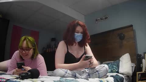 The Moxs whore online show from 19, 4, 2026