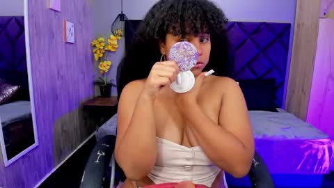 Snapshot of aisha_linh chatting on 14, 11, 2025 Aisha online show from 14, 11, 2025