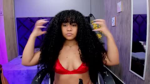 Snapshot of aisha_linh chatting on 19, 11, 2025 Aisha online show from 19, 11, 2025