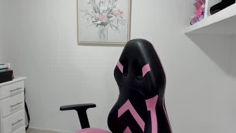 Snapshot of aitana05 chatting on 22, 9, 2025 VALENTINA independent online show from 22, 9, 2025