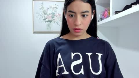 Snapshot of aitana05 chatting on 3, 10, 2025 VALENTINA independent online show from 3, 10, 2025