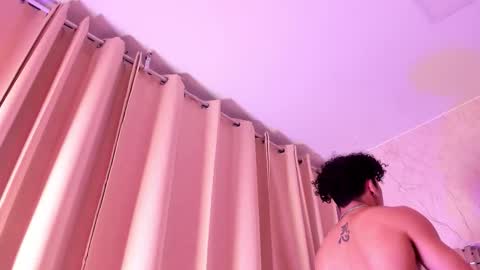 Snapshot of akazaboy chatting on 7, 1, 2026 akazaboy online show from 7, 1, 2026