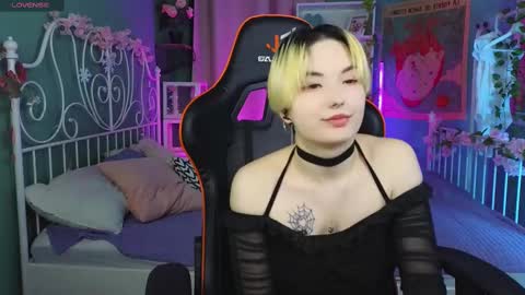 Akemi online show from 1, 3, 2025