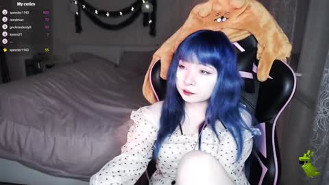 akirahartyx online show from 12, 12, 2024