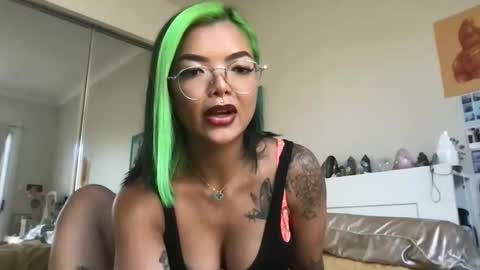 Akira Zay online show from 3, 12, 2025