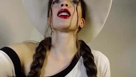           online show from 28, 11, 2025