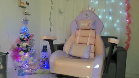 Snapshot of alaia_love77 chatting on 13, 12, 2024 Alaia online show from 13, 12, 2024