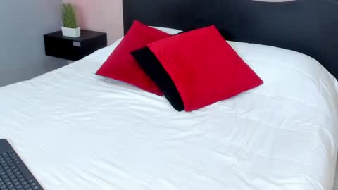     online show from 8, 2, 2025