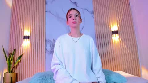 A L A N A  online show from 10, 9, 2025