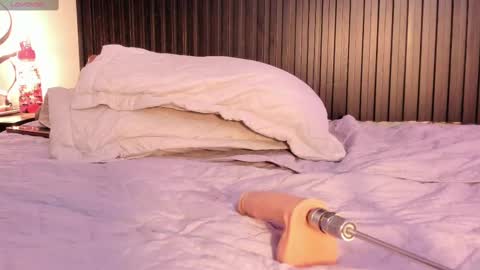 aleja__slav3 online show from 4, 3, 2025