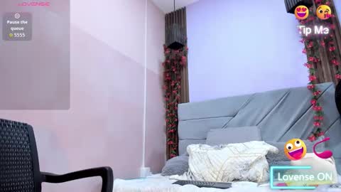 Snapshot of aleja_zaens chatting on 28, 10, 2025 Alejandra Zaens online show from 28, 10, 2025