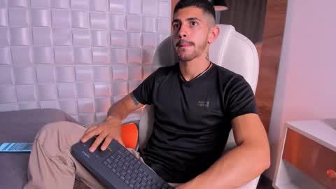 Alejo  online show from 23, 11, 2025