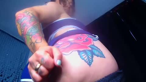 QUEEN OFF MILk  IM BACK  15 NOV online show from 7, 2, 2025