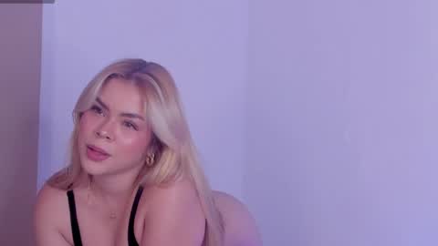 Snapshot of alesssia_moon chatting on 2, 6, 2026 Alessia Moon online show from 2, 6, 2026