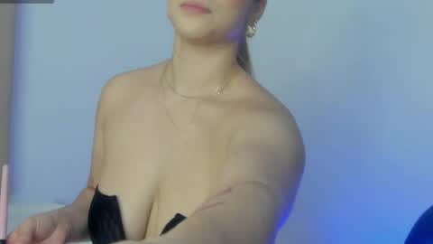 Snapshot of alesssia_moon chatting on 3, 6, 2026 Alessia Moon online show from 3, 6, 2026