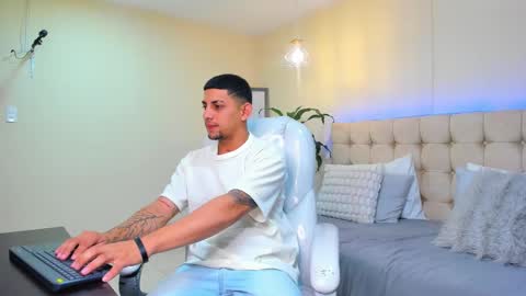 Snapshot of alex_cute77 chatting on 15, 2, 2025 alex online show from 15, 2, 2025
