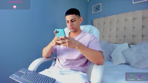 Snapshot of alex_cute77 chatting on 10, 9, 2025 alex online show from 10, 9, 2025