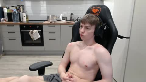 Snapshot of alex_gotcha chatting on 8, 2, 2025 Alex online show from 8, 2, 2025