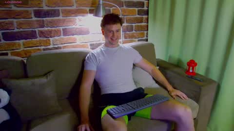 Snapshot of alex_onelove chatting on 14, 7, 2026 Alex online show from 14, 7, 2026