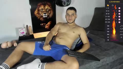 Alex Woll online show from 2, 2, 2025