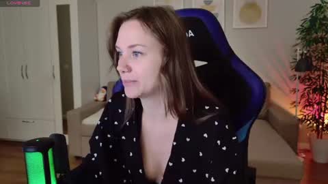 Snapshot of alexa_feels chatting on 25, 6, 2026 Little Duck homie online show from 25, 6, 2026
