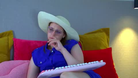 AlexaAvery online show from 20, 6, 2026