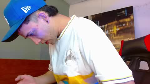 Snapshot of alexgiraldo__ chatting on 4, 7, 2026 alexgiraldo__ online show from 4, 7, 2026
