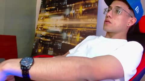 Snapshot of alexgiraldo__ chatting on 5, 7, 2026 alexgiraldo__ online show from 5, 7, 2026