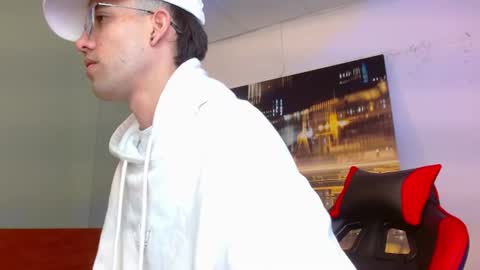 Snapshot of alexgiraldo__ chatting on 11, 7, 2026 alexgiraldo__ online show from 11, 7, 2026